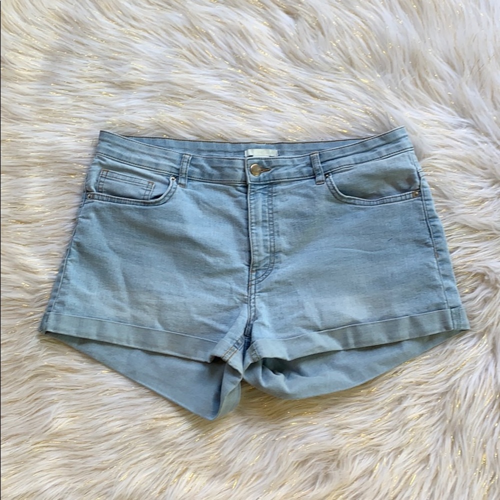 H&M cuffed denim shorts